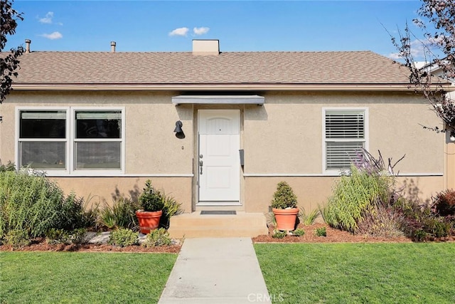 view of front of home with a front lawn