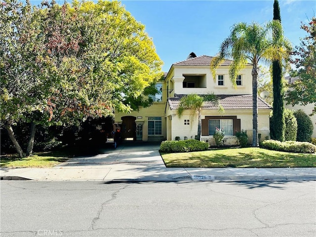 view of front of property with a front yard