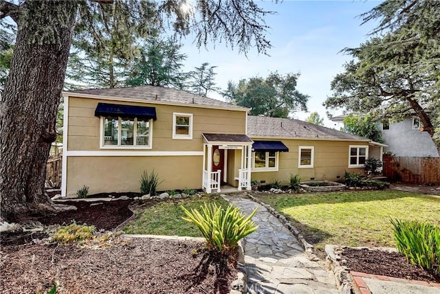 view of front of home featuring a front lawn