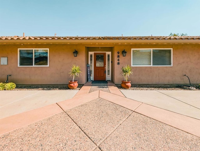 view of front of home featuring a patio area