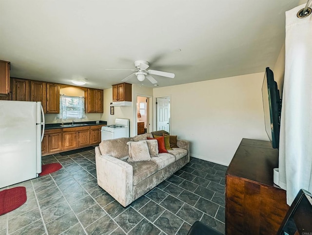 living room featuring ceiling fan and sink