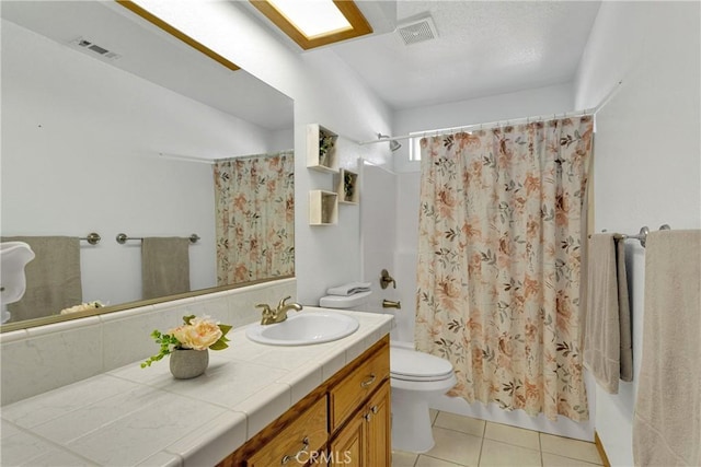 full bathroom featuring toilet, shower / bath combination with curtain, visible vents, and tile patterned floors