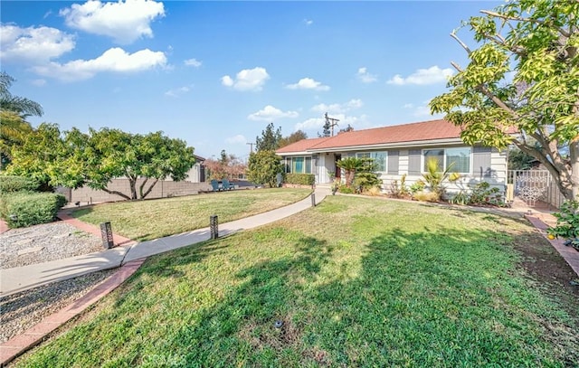 view of front of house featuring a front yard