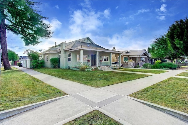 view of front of property with a front yard