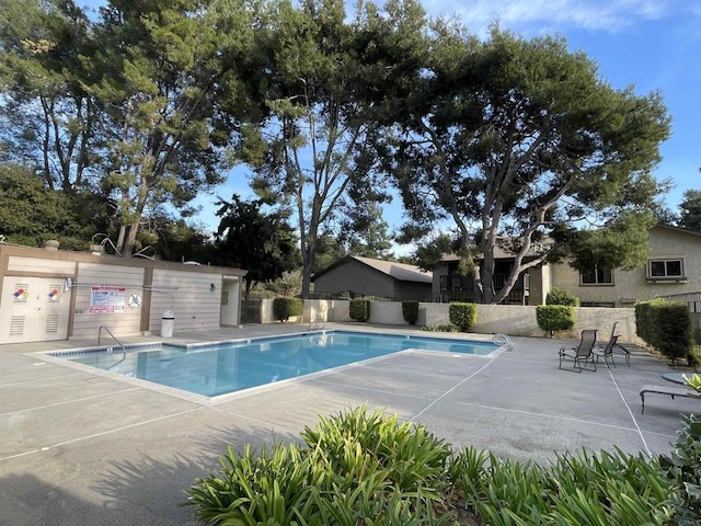 view of swimming pool