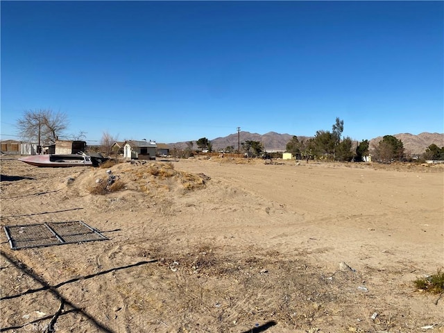 Listing photo 2 for 9353 Cody Rd, Lucerne Valley CA 92356