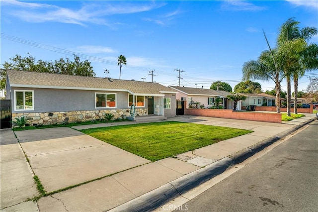 single story home with a front lawn