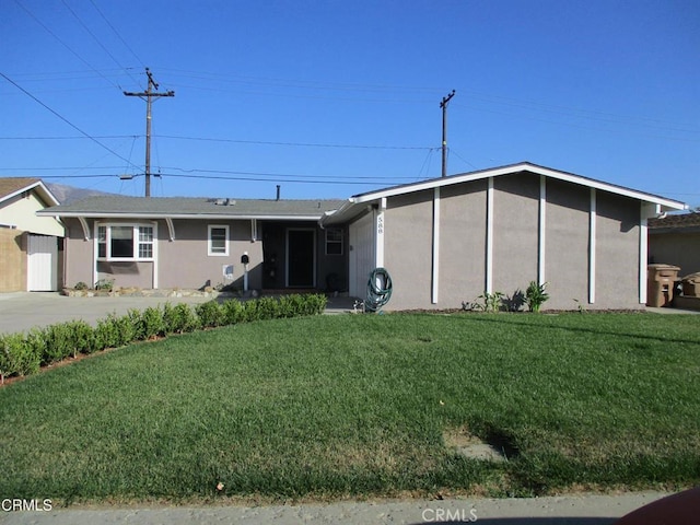 ranch-style home featuring a front lawn