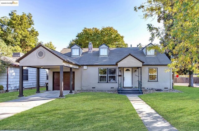 view of front of house with a front yard and a carport