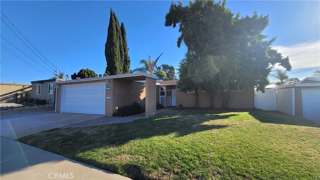 view of front of home featuring a front lawn and a garage