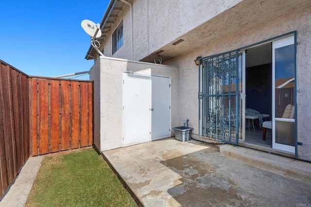 entrance to property featuring a patio area