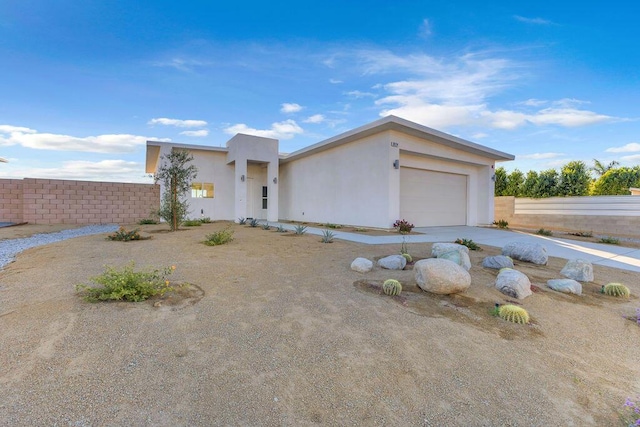 view of front facade featuring a garage