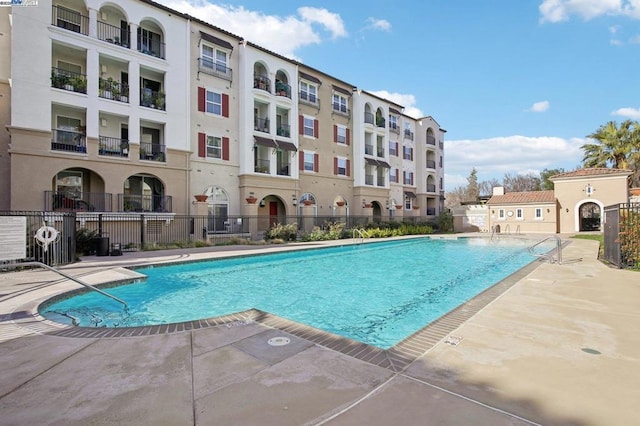 view of swimming pool