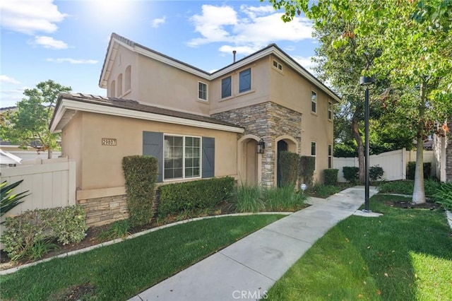 view of front of home with a front lawn