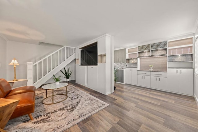 living room featuring hardwood / wood-style flooring and crown molding