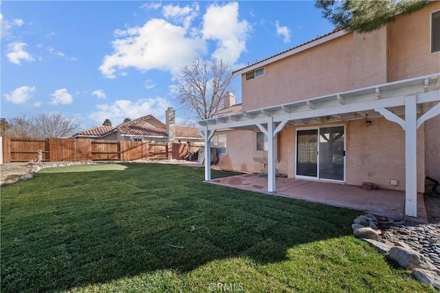 view of yard featuring a patio