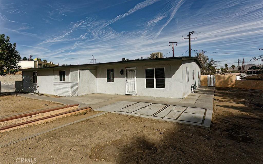 view of front of house featuring a patio