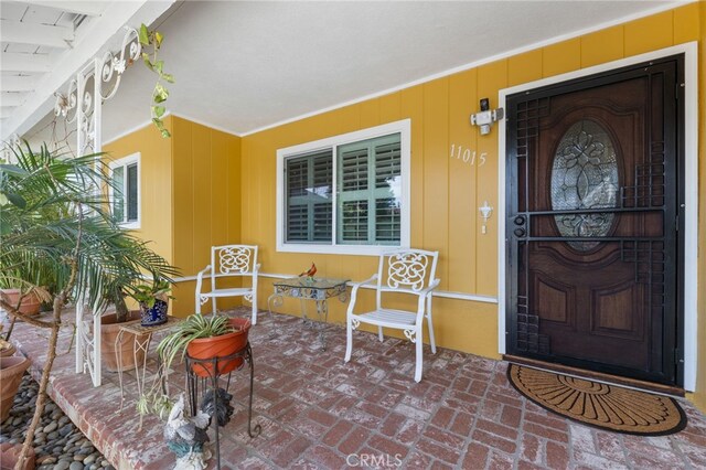 doorway to property with covered porch