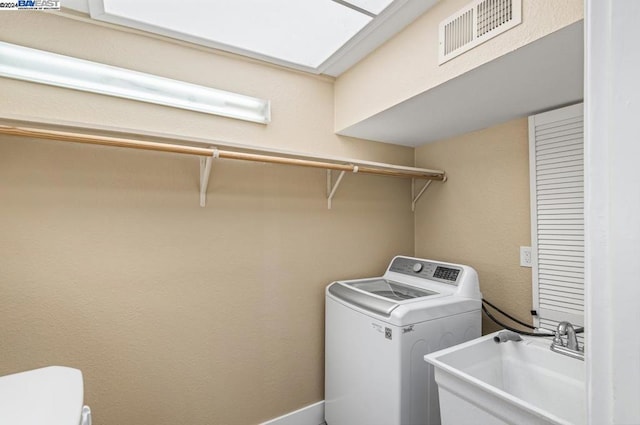 laundry area with washer / dryer and sink