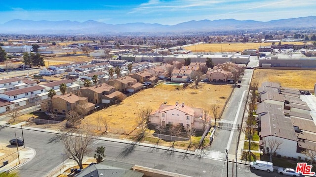 bird's eye view featuring a mountain view