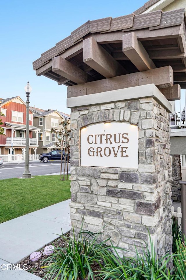 view of community / neighborhood sign