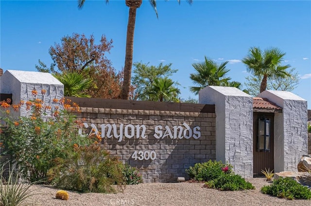 view of community / neighborhood sign