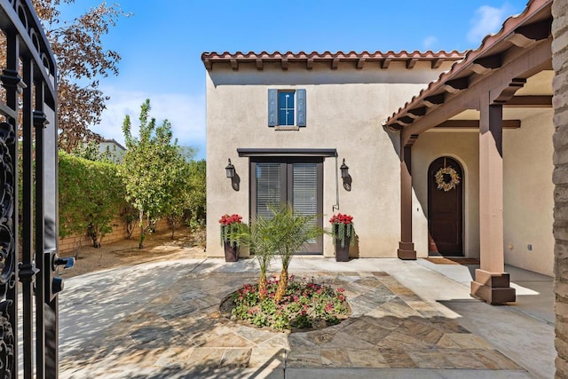 property entrance featuring a patio