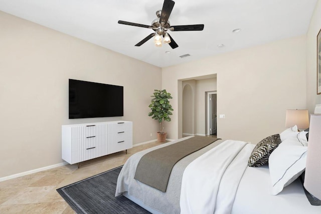 bedroom with ceiling fan