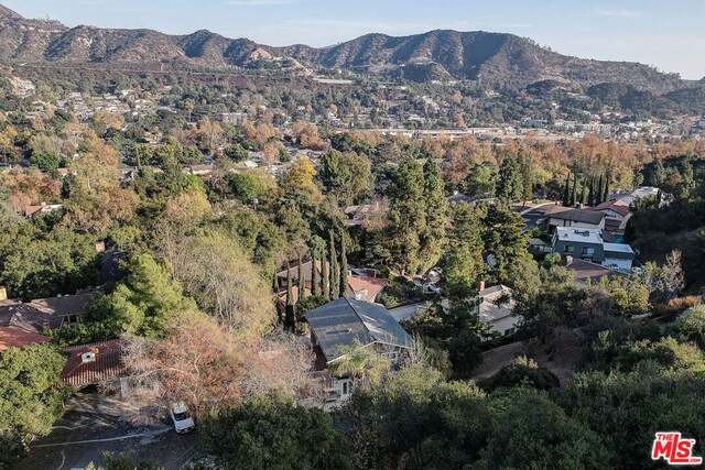 bird's eye view featuring a mountain view