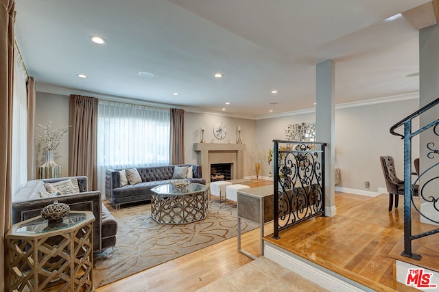 living room featuring light wood-type flooring and crown molding