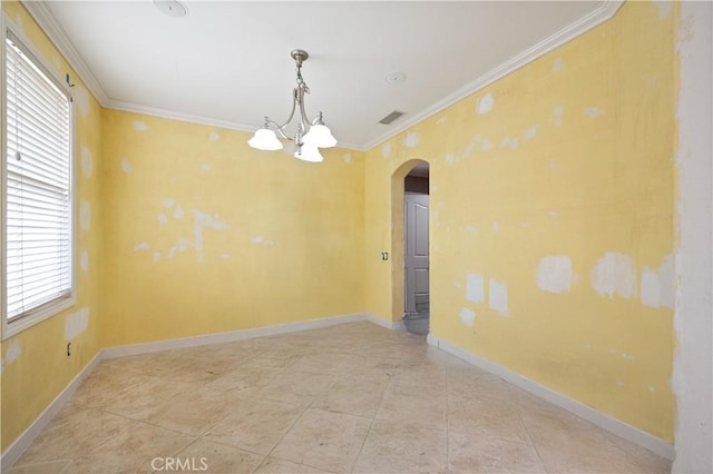 unfurnished room with arched walkways, crown molding, visible vents, an inviting chandelier, and baseboards