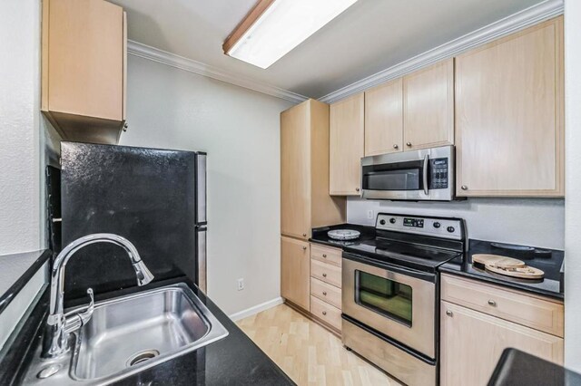 kitchen featuring light hardwood / wood-style floors, sink, crown molding, appliances with stainless steel finishes, and light brown cabinetry