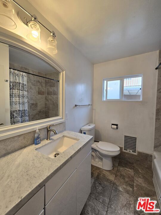 bathroom with toilet and vanity