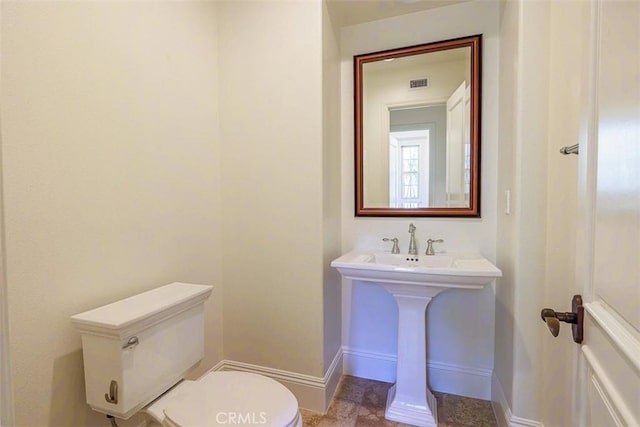 bathroom featuring toilet and sink