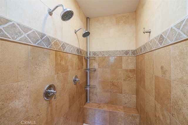 bathroom featuring tiled shower