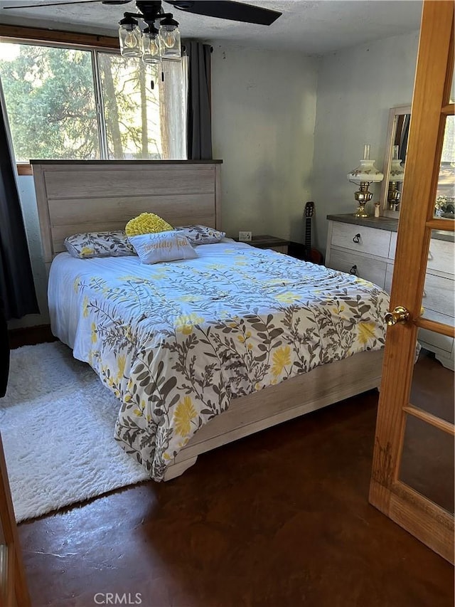 bedroom with ceiling fan