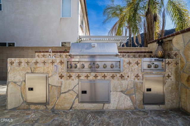 view of patio featuring an outdoor kitchen and grilling area