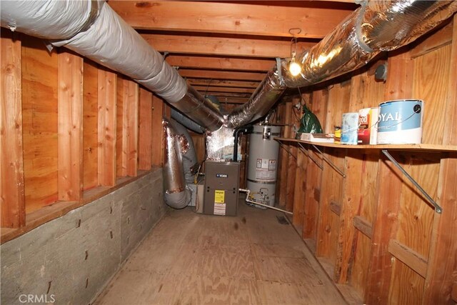 905 Madera Ln, Lake Arrowhead, CA 92352 - utilities with heating unit and water heater