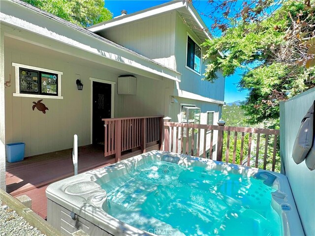 905 Madera Ln, Lake Arrowhead, CA 92352 - exterior space featuring a hot tub