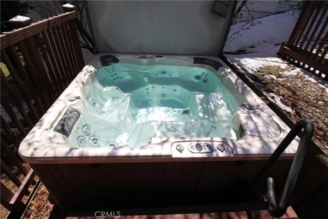 905 Madera Ln, Lake Arrowhead, CA 92352 - exterior details with a jacuzzi