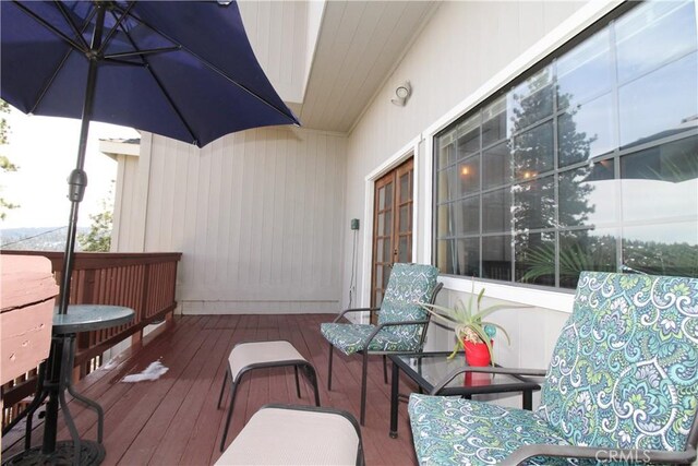 905 Madera Ln, Lake Arrowhead, CA 92352 - view of wooden deck