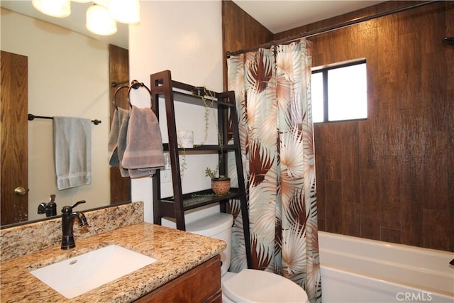 905 Madera Ln, Lake Arrowhead, CA 92352 - full bath featuring vanity, toilet, and shower / bath combination with curtain
