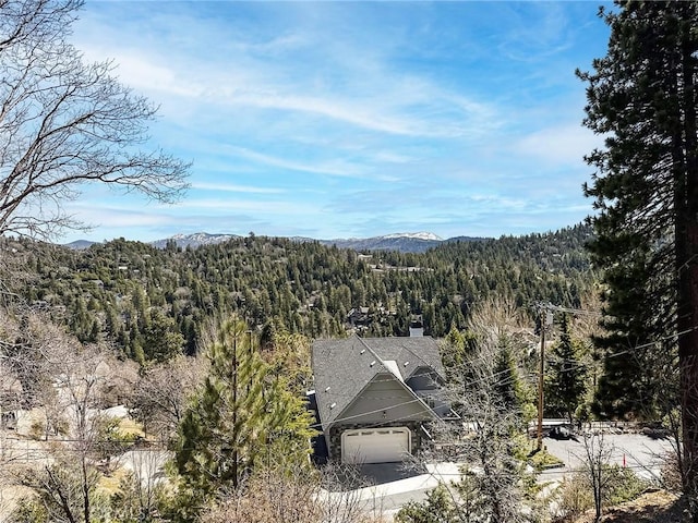 905 Madera Ln, Lake Arrowhead, CA 92352 - view of subject property featuring a heavily wooded area and a mountain backdrop