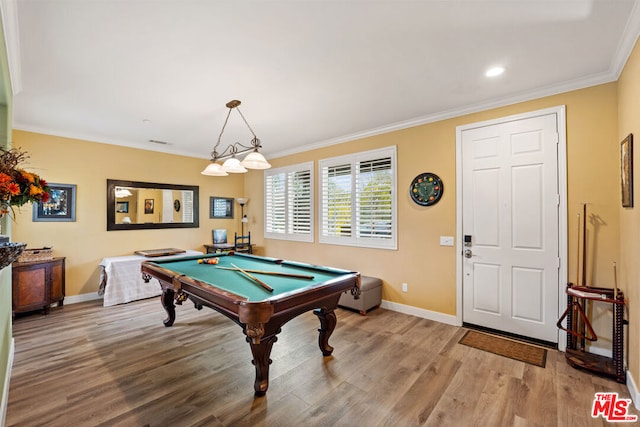 rec room featuring crown molding, pool table, and light hardwood / wood-style flooring