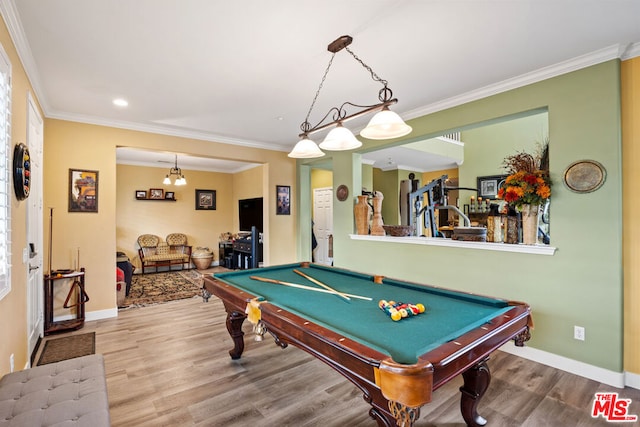 rec room with ornamental molding, a chandelier, hardwood / wood-style flooring, and billiards