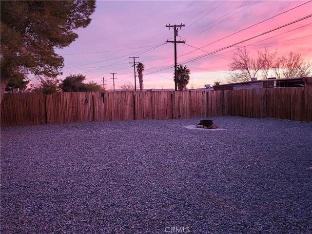 view of yard at dusk