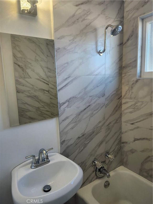 bathroom featuring sink and tiled shower / bath combo