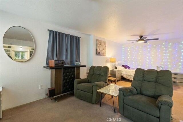 carpeted living room featuring ceiling fan