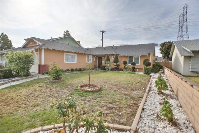 single story home featuring a front yard