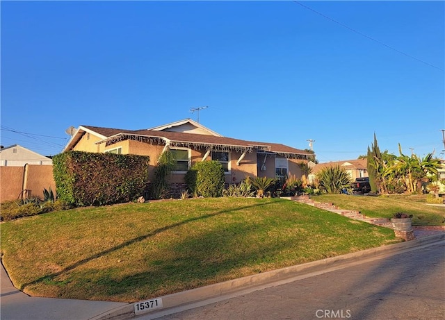 view of front of home with a front lawn